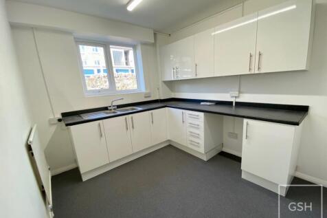 06  kitchen.jpg
