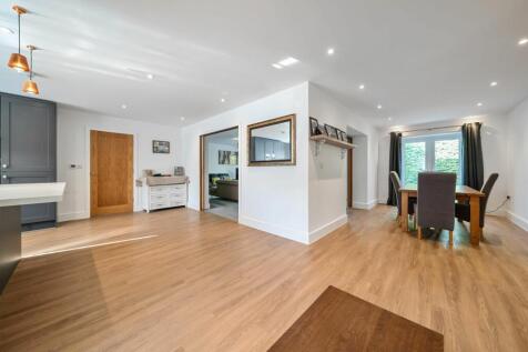 Living/Dining Area