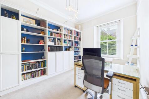 Bedroom 5 / Office