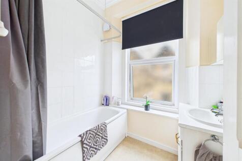Flat 3 - Bathroom
