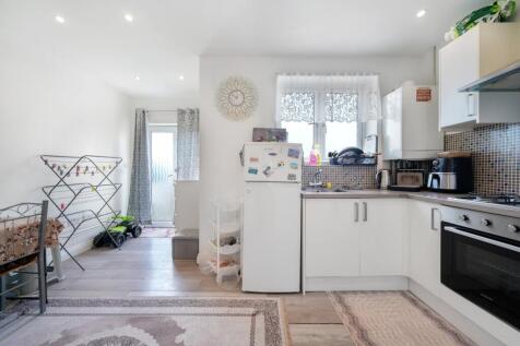 Flat 1 15  15a Empire Parade Great Cambridge Roa
