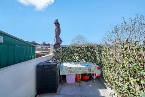 Flat 1 15  15a Empire Parade Great Cambridge Roa