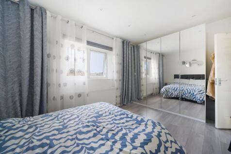 Flat 2 15  15a Empire Parade Great Cambridge Roa