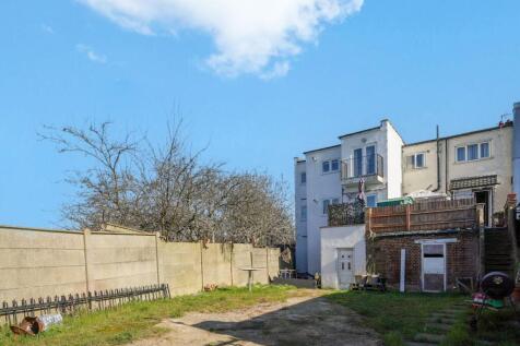 Flat 3 15  15a Empire Parade Great Cambridge Roa