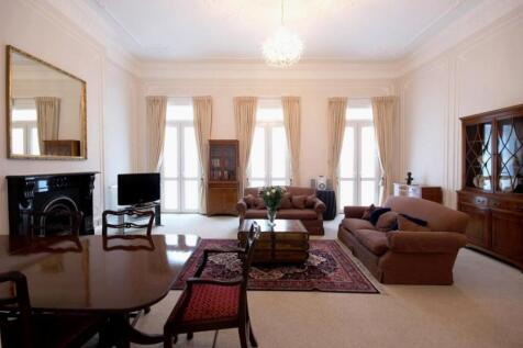 Apartment 6 livingroom 001.jpg