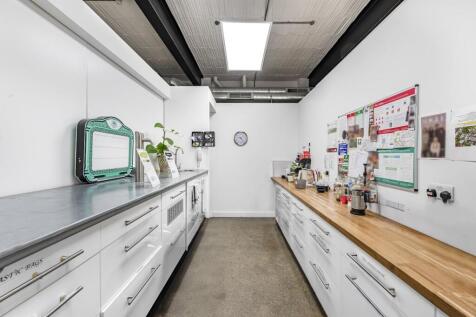 KITCHEN 1.jpg