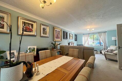 Lounge/ Dining ar...