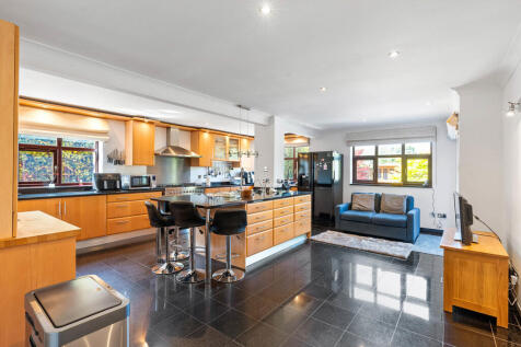 9 Whitefield Clos...
