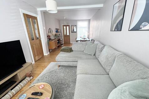 Lounge through to...