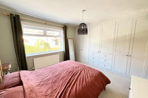 Main Bedroom (2)