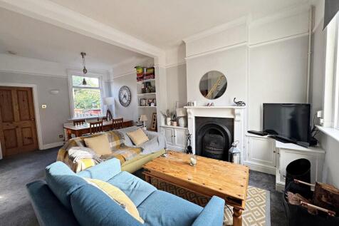 Lounge through to...