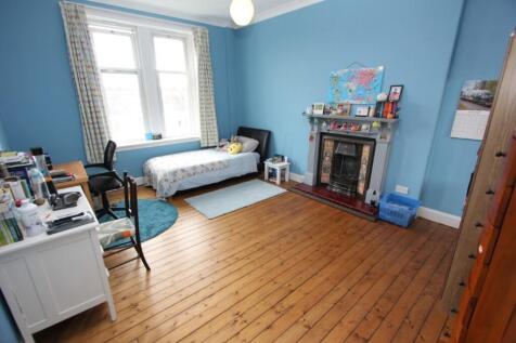 Rear bedroom
