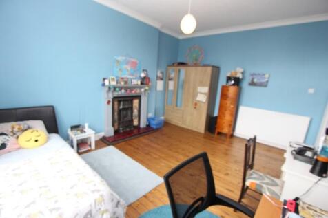 Rear bedroom