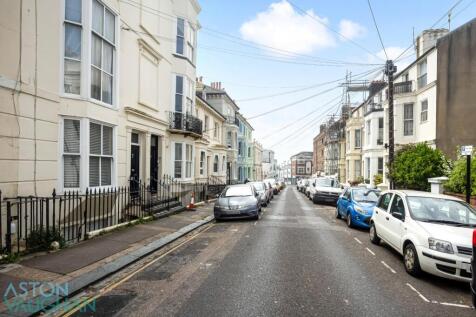 College Road 018.jpg