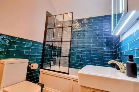 Bedroom 2 Bathroom (2).jpg