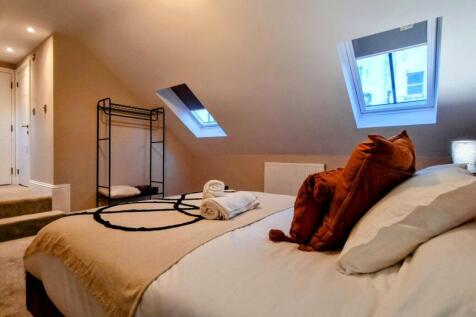 Master Bedroom (4).jpg