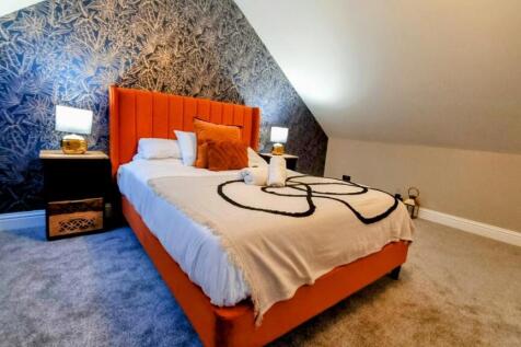 Master Bedroom (2).jpg