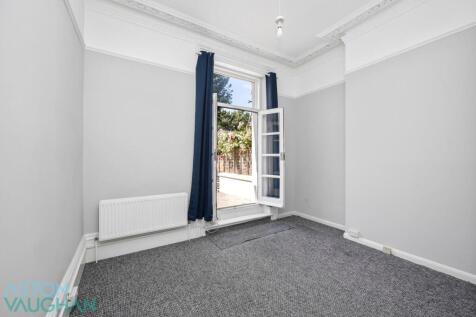 St Aubyns , Flat 1-004.JPG