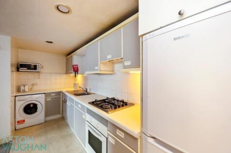 Eaton Place , Basement Flat-004.JPG