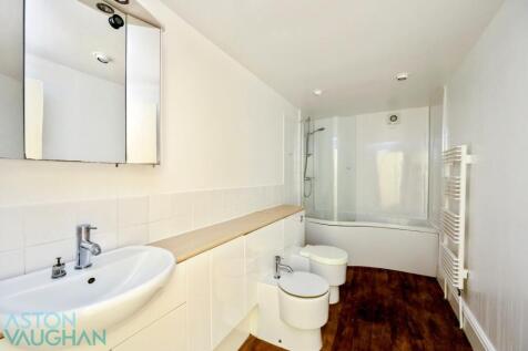 Eaton Place , Basement Flat-005.JPG