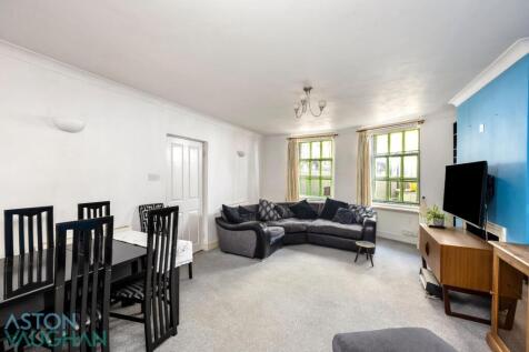 Eaton Place , Basement Flat-002.JPG