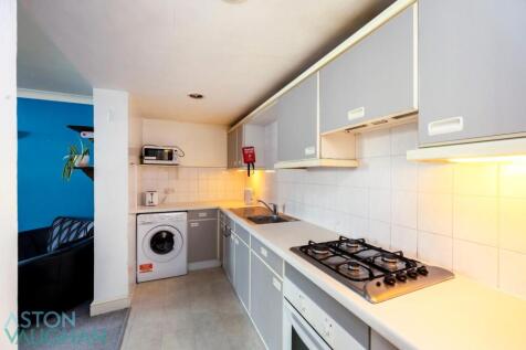 Eaton Place , Basement Flat-003.JPG