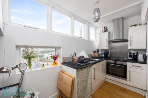 Buckingham Place , Flat 3-003.JPG