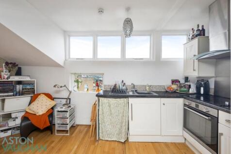 Buckingham Place , Flat 3-004.JPG