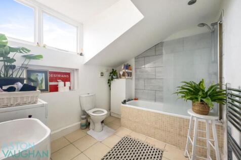 Buckingham Place , Flat 3-005.JPG