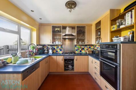 Lyminster Avenue -012.JPG