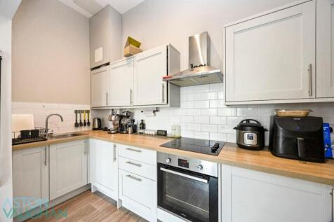 Selborne Road Flat 7_006.JPG