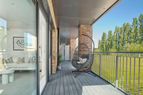 Campbell Wharf 2 bed apartment