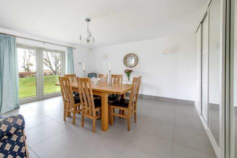 Dining room/ground floor bedroom 4