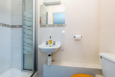 Bedroom 3 en suite shower room