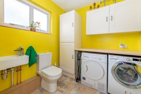 Utility room/cloakroom