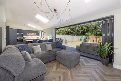 Kitchen/dining/family room