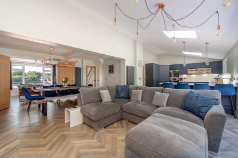Kitchen/dining/family room