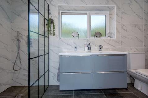 En suite shower room