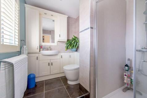 En suite shower
