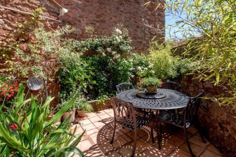 Courtyard garden