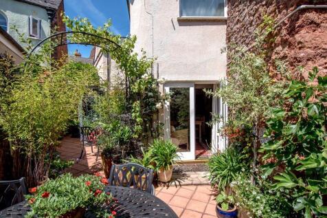 Courtyard garden