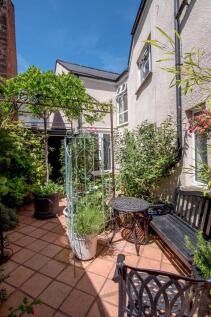 Courtyard garden