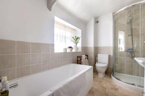 Bath/shower room