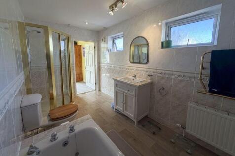 Ensuite Bath/Shower Room