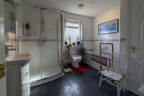 Family Bath/Shower room