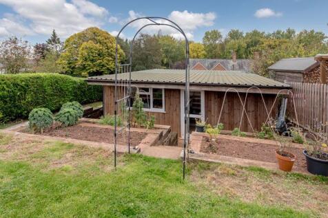 Kitchen garden/rear of garage