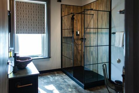 Room 2 Bathroom