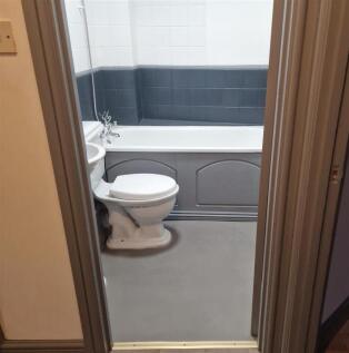 flat bathroom.jpg