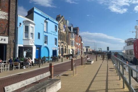 External street-harbour scene.jpg