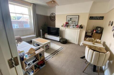 Flat 2 living room (1).jpg